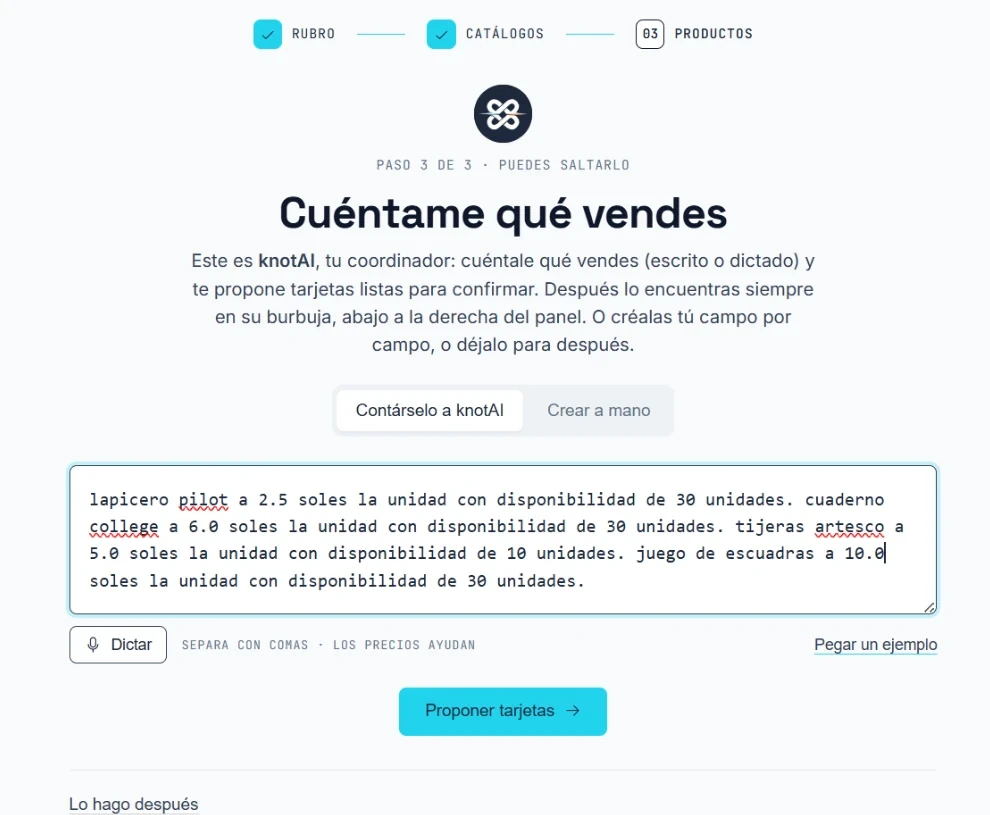 Paso 3 de 3 del asistente, «Cuéntame qué vendes»: las pestañas «Contárselo a knotAI» y «Crear a mano», el recuadro de texto con varios productos escritos de corrido, el botón Dictar y el botón «Proponer tarjetas».